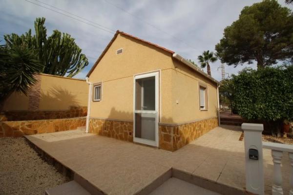 Casa independiente en calle los Pirineos