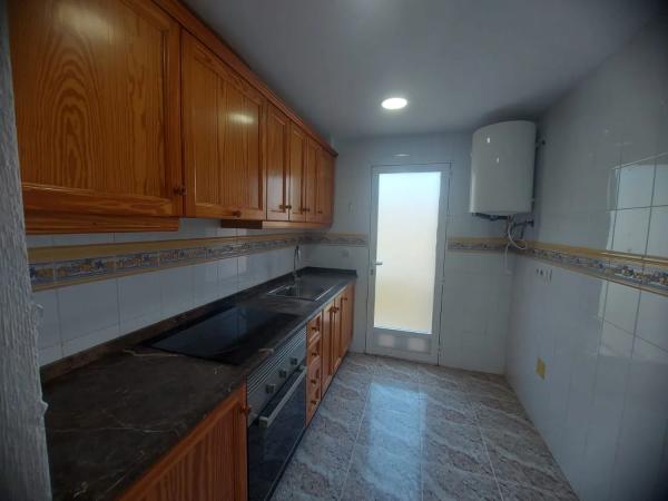 Chalet adosado en calle Aneto, 3 j