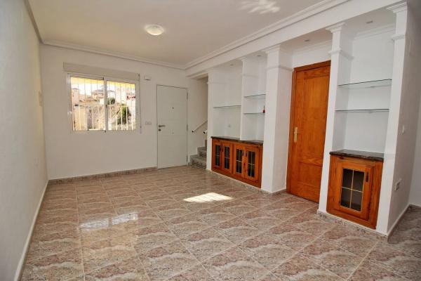 Chalet adosado en calle Aneto, 3