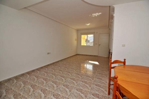 Chalet adosado en calle Aneto, 3