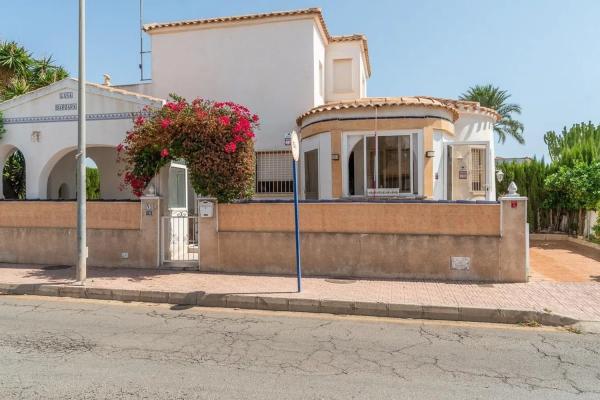 Casa independiente en calle Virgo, 16