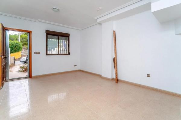 Chalet adosado en calle Surinan, 1