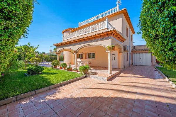 Chalet en Barrio Cabo Roig