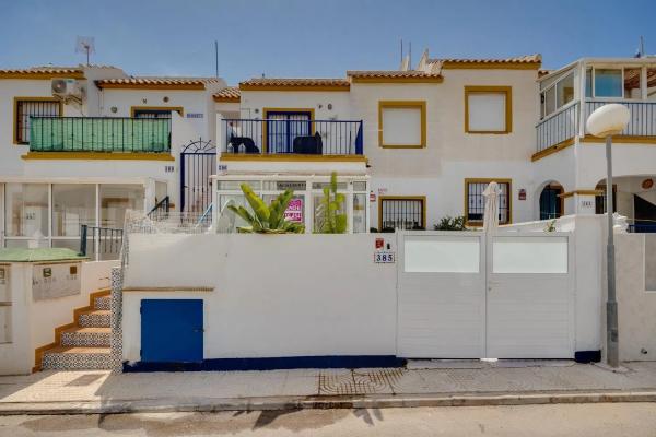 Casa independiente en calle Aries