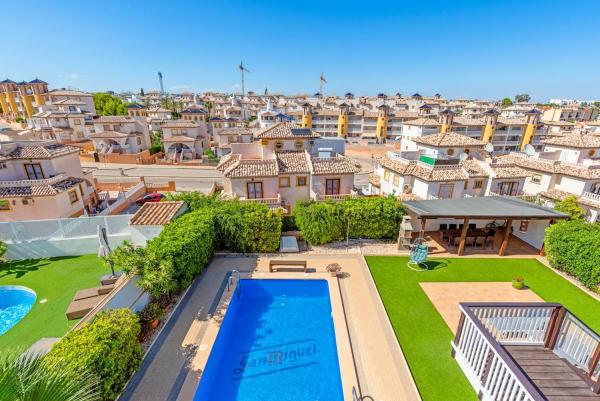 Chalet en Barrio Lomas de Cabo Roig-Los Dolses