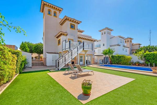 Chalet en Barrio Lomas de Cabo Roig-Los Dolses