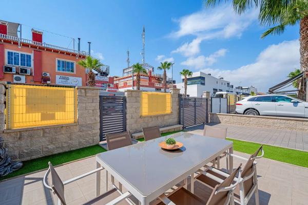 Chalet pareado en calle Cabo Roca