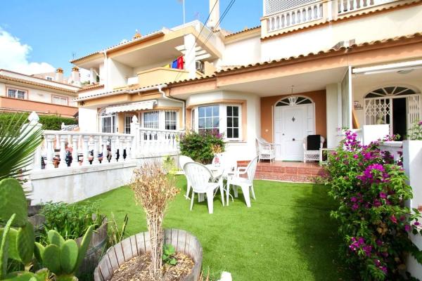 Chalet adosado en calle Fernandez Caballero, 1