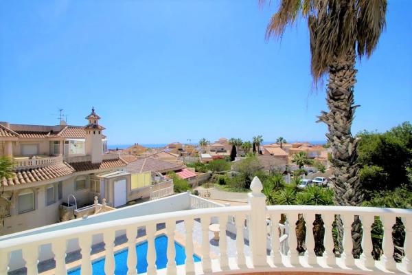 Casa independiente en avenida de las Brisas