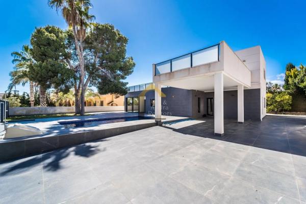 Chalet en Barrio Campoamor