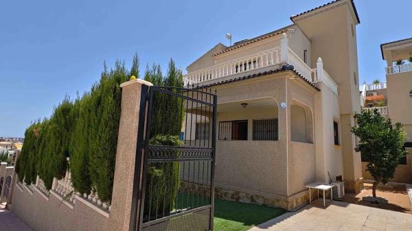 Casa independiente en calle Bidasoa