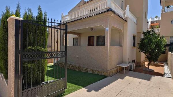 Casa independiente en calle Bidasoa