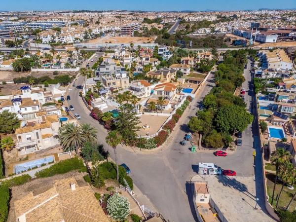 Casa independiente en calle los Claveles