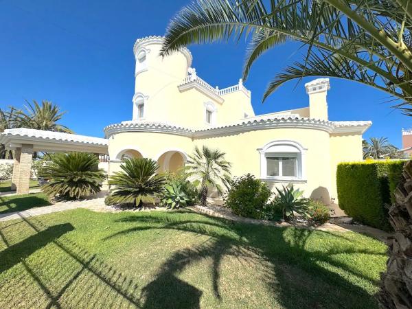 Casa independiente en avenida Velero, 116