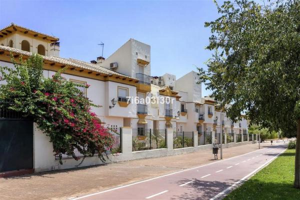 Chalet adosado en paseo Fluvial Ramón