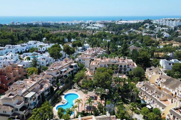 Chalet adosado en calle El Palmeral, Nueva Andalucía, 3