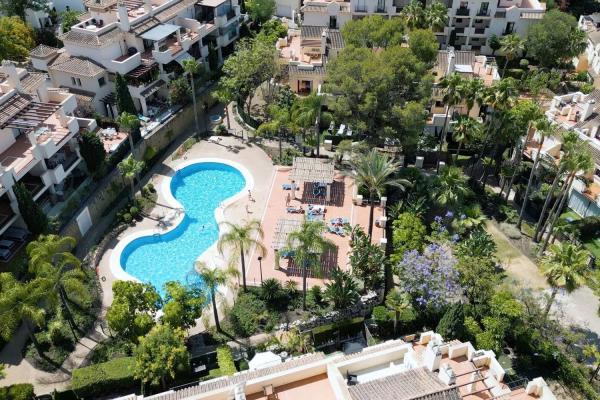 Chalet adosado en calle El Palmeral, Nueva Andalucía, 3