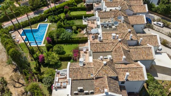 Chalet adosado en calle Levante