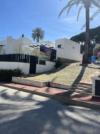 Casa independiente en avenida del Prado