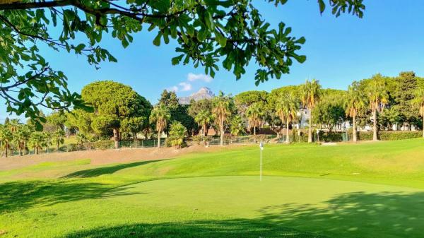 Casa independiente en avenida del Golf