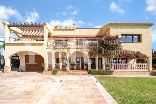 Casa independiente en avenida de Cova del Llop Marí