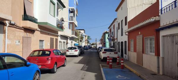 Casa independiente en calle Alberto Sentí, 27