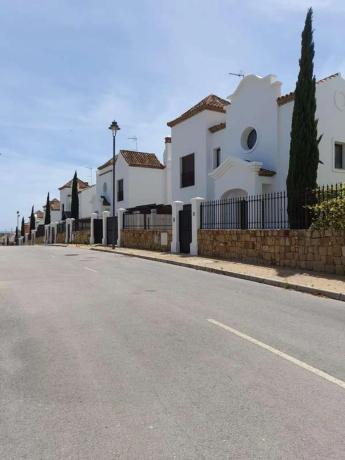 Casa independiente en calle Mencia Calderon