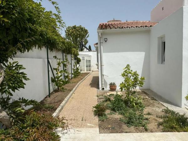 Casa independiente en calle Josefina Samper