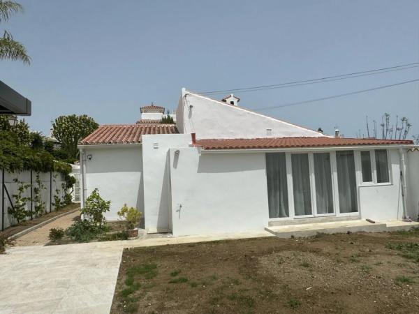 Casa independiente en calle Josefina Samper