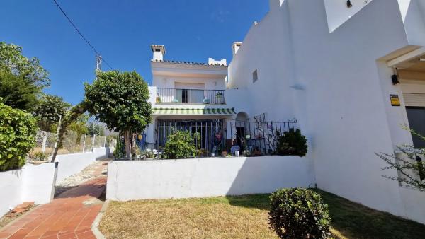 Chalet adosado en avenida Urbanizacion Playa de Guadalobon