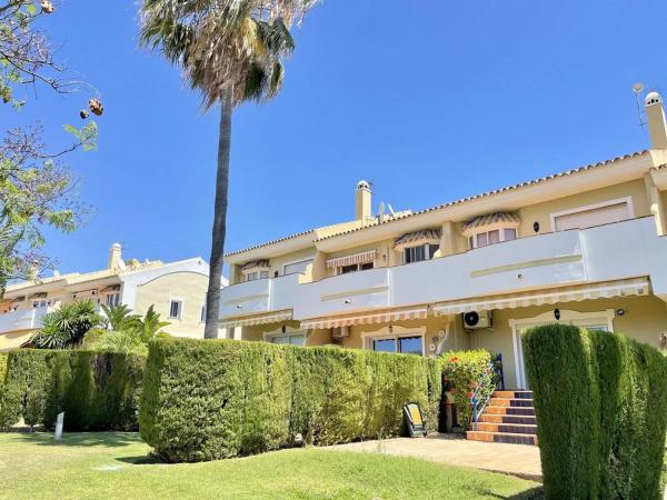 Chalet adosado en calle del Rubí, 7