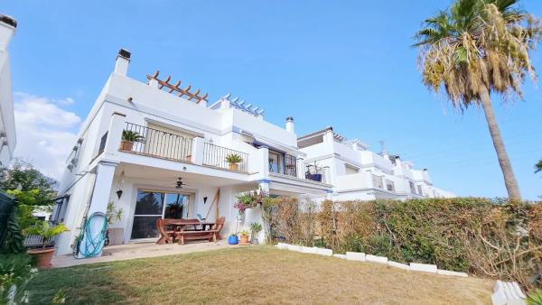 Chalet pareado en calle Alvaro de Bazán