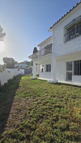 Casa independiente en calle Higueras, 2