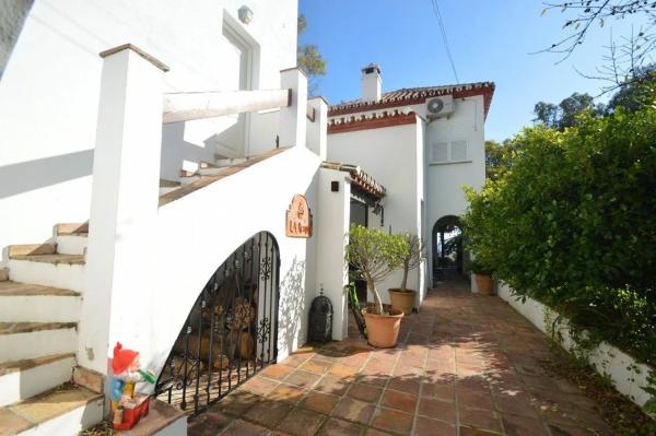 Casa independiente en avenida de la Hacienda