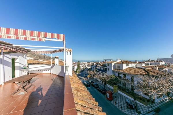 Chalet adosado en avenida Juan Luis Peralta