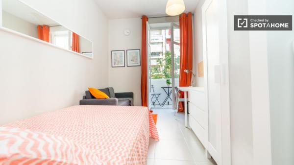 Umeblowany pokój w apartamencie z 5 sypialniami, Eixample, Valencia