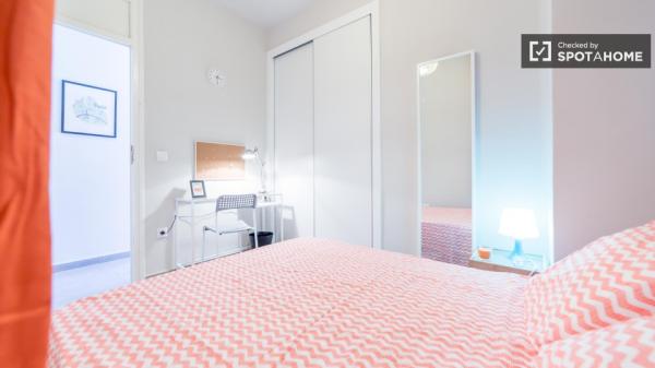 Umeblowany pokój w apartamencie z 5 sypialniami, Eixample, Valencia