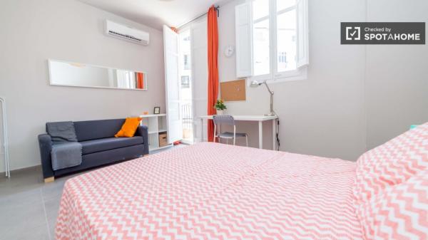 Umeblowany pokój w apartamencie z 5 sypialniami, Eixample, Valencia