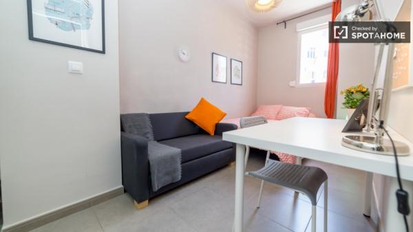 Umeblowany pokój w apartamencie z 5 sypialniami, Eixample, Valencia