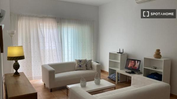 Apartamento de 3 habitaciones en alquiler en Las Salinas