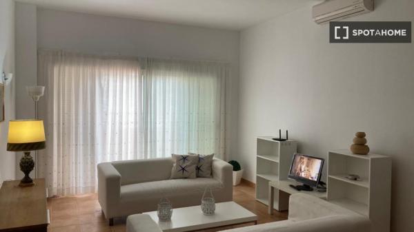 Apartamento de 3 habitaciones en alquiler en Las Salinas