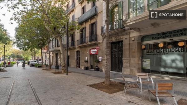 Apartamento entero de 2 dormitorios en Barcelona.