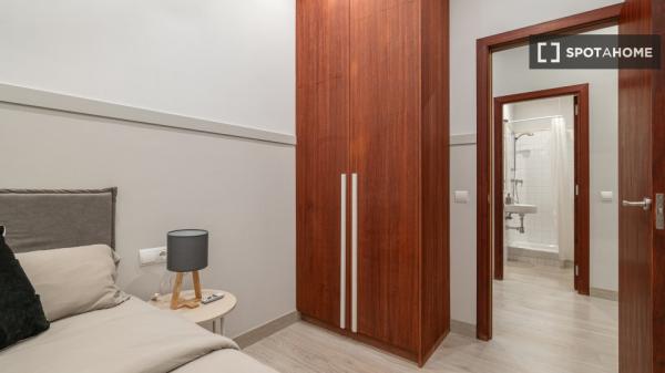 Apartamento entero de 2 dormitorios en Barcelona.