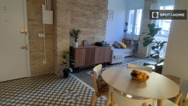 Whole 2 bedrooms apartment in València