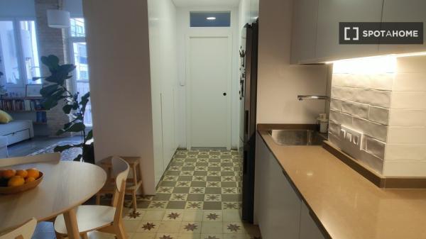 Whole 2 bedrooms apartment in València