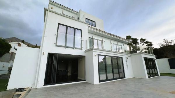 Casa independiente en avenida del Pacífico