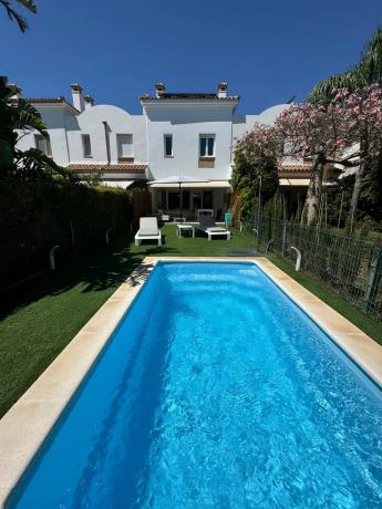 Chalet adosado en avenida del Higuerón