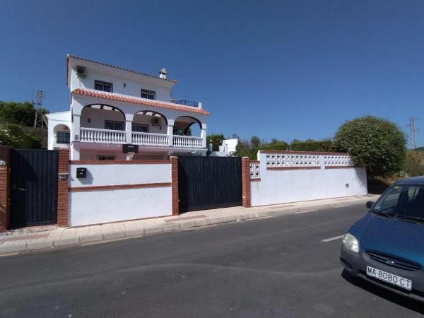 Casa independiente en avenida del Cantábrico