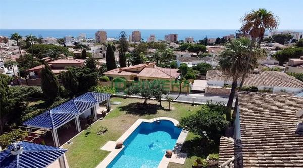 Casa independiente en avenida Imperio Argentina