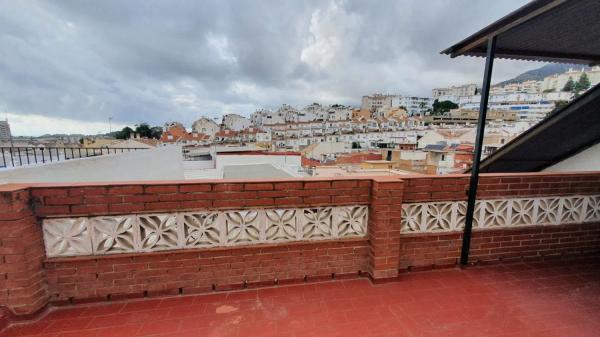 Chalet adosado en calle Velarde